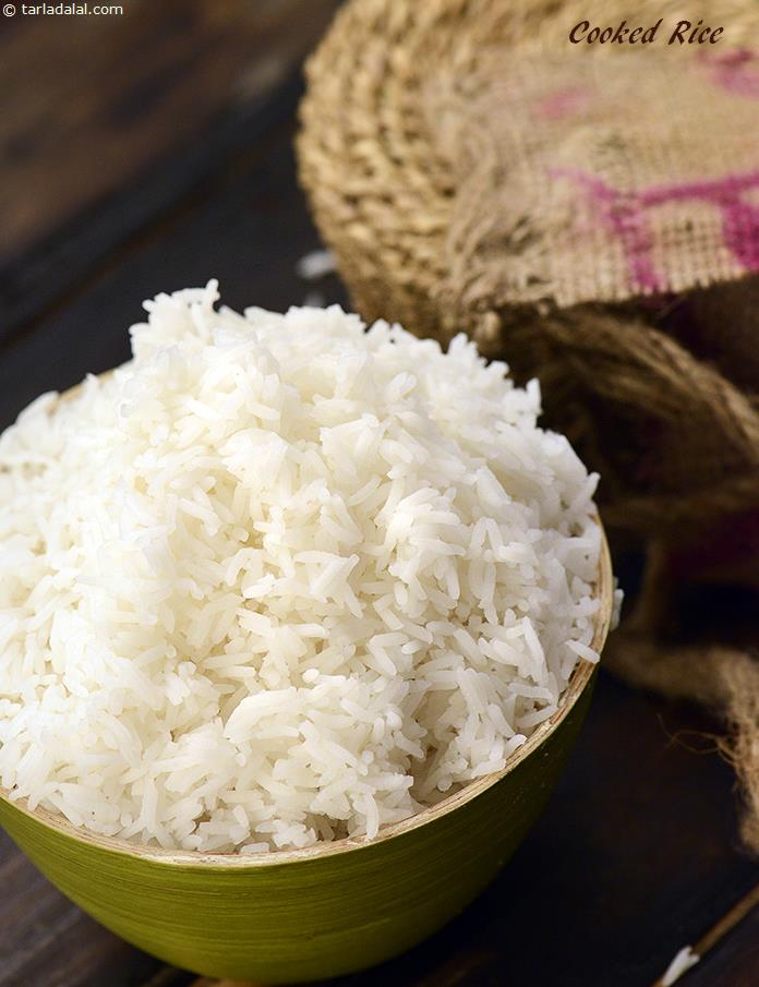 पके हुए सफेद चावल (वाइट राइस) रेसिपी | चावल बनाने की विधि | बिना प्रेशर कुकर के परफेक्ट चावल कैसे बनाएं | पैन में परफेक्ट चावल कैसे पकाएं 